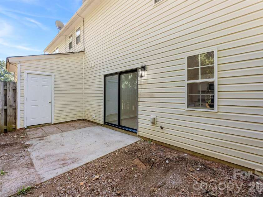 11541 Retriever Way, Charlotte, NC 28269.  MLS# CAR4347362, YatesRealty ID 10560. 