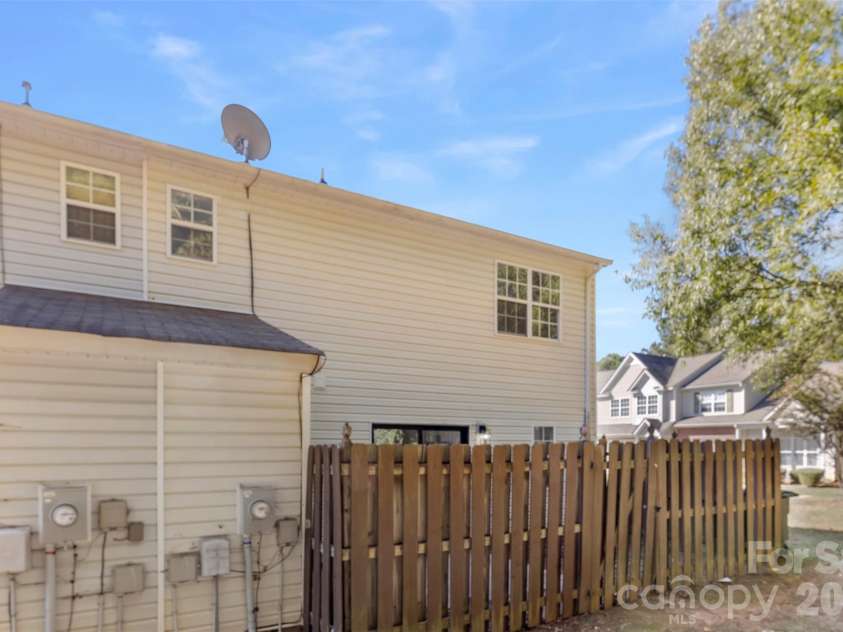 11541 Retriever Way, Charlotte, NC 28269.  MLS# CAR4347362, YatesRealty ID 10560. 