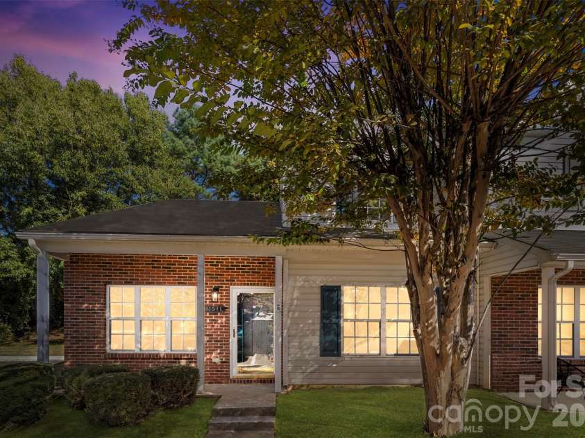 11541 Retriever Way, Charlotte, NC 28269.  MLS# CAR4347362, YatesRealty ID 10560. 