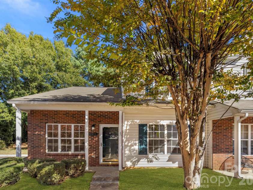 11541 Retriever Way, Charlotte, NC 28269.  MLS# CAR4347362, YatesRealty ID 10560. 