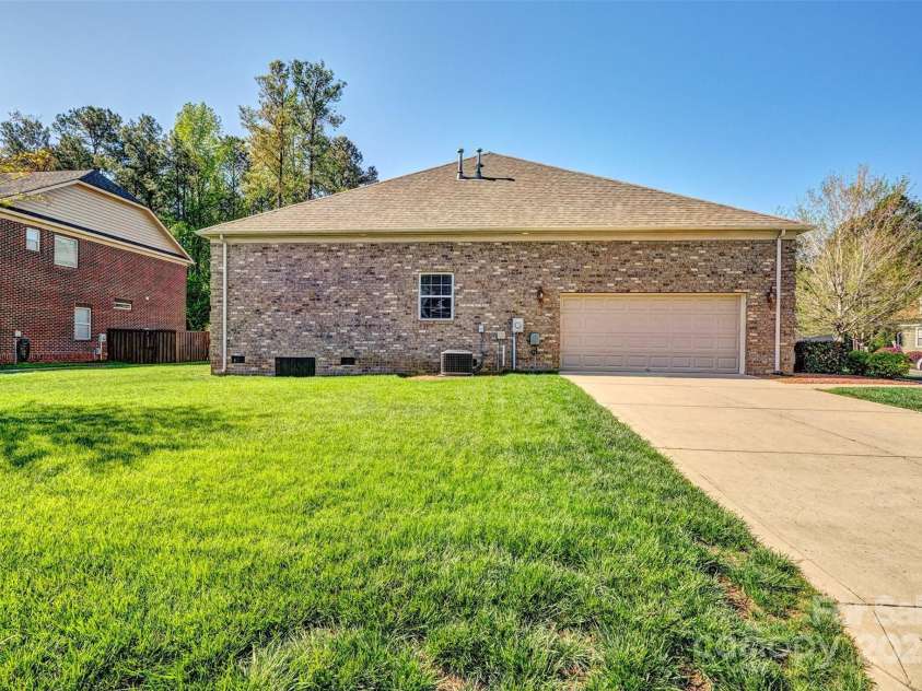 133 Misty Woods Drive, Lake Wylie, SC 29710.  MLS# CAR4244670, YatesRealty ID 10560. 