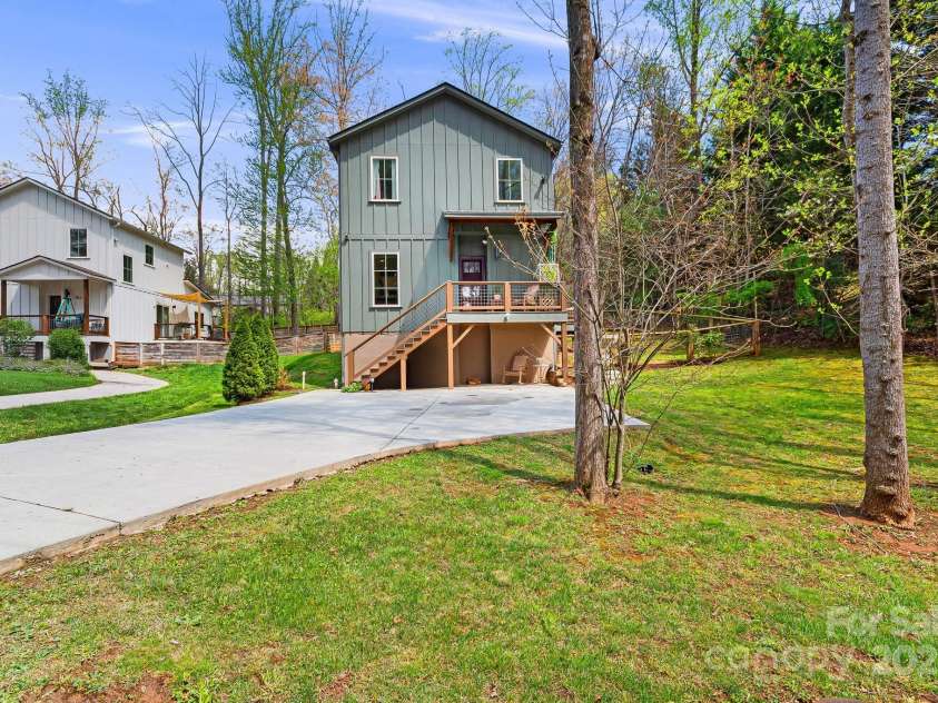 180 Moody Avenue, Candler, NC 28715.  MLS# CAR4248011, YatesRealty ID 10561. Front Exterior