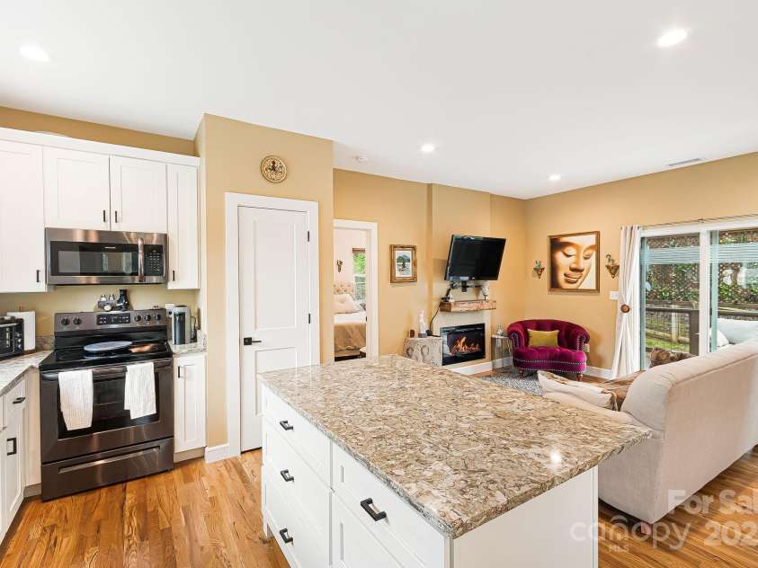 180 Moody Avenue, Candler, NC 28715.  MLS# CAR4248011, YatesRealty ID 10561. Kitchen