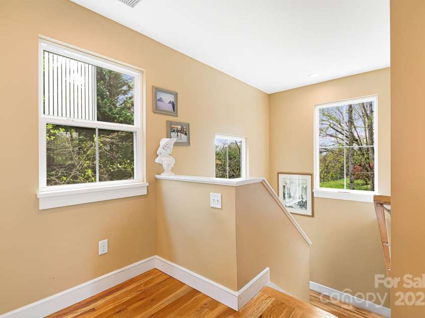 180 Moody Avenue, Candler, NC 28715.  MLS# CAR4248011, YatesRealty ID 10561. Upper Landing