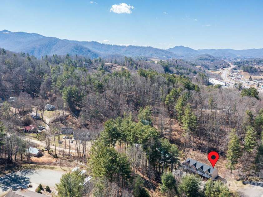 330 Bowditch Street, Burnsville, NC 28714.  MLS# CAR4206900, YatesRealty ID 10562. 