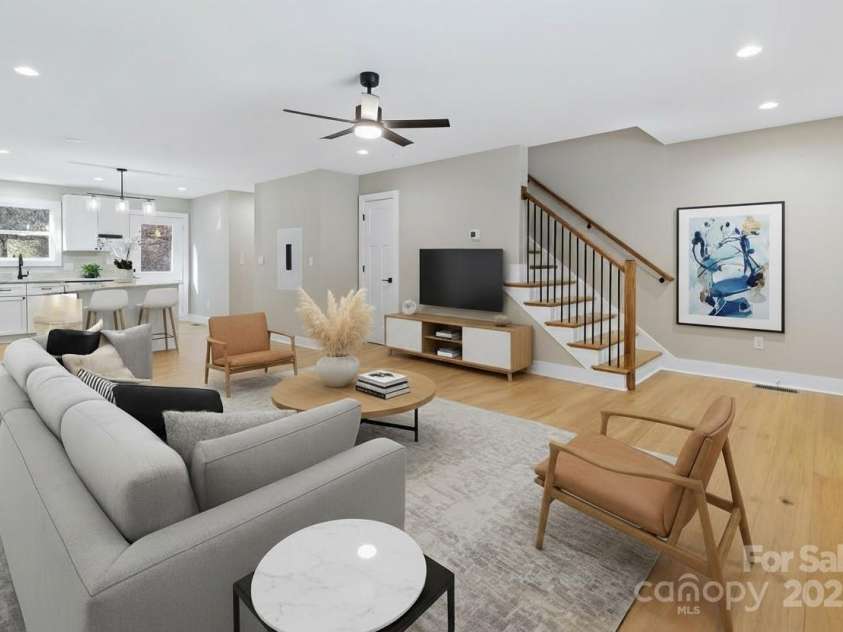 330 Bowditch Street, Burnsville, NC 28714.  MLS# CAR4206900, YatesRealty ID 10562. 