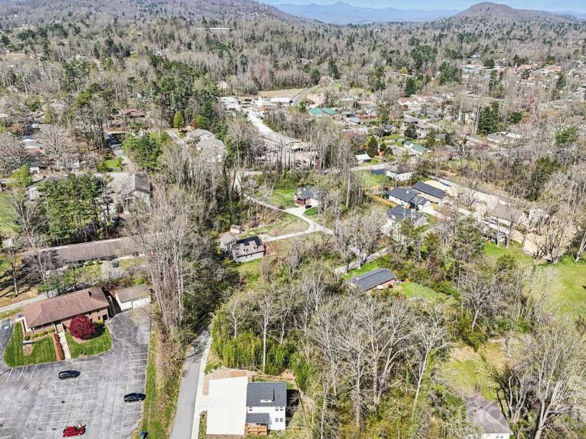 688 Dairy Street, Hendersonville, NC 28739.  MLS# CAR4363787, YatesRealty ID 10562. 