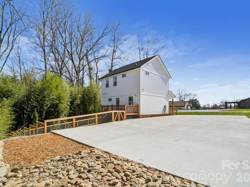 688 Dairy Street, Hendersonville, NC 28739.  MLS# CAR4363787, YatesRealty ID 10562. 