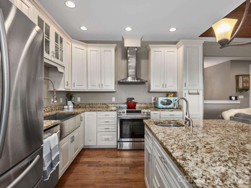 193 Youngs Cove Road, Candler, NC 28715.  MLS# CAR4363797, YatesRealty ID 10564. 