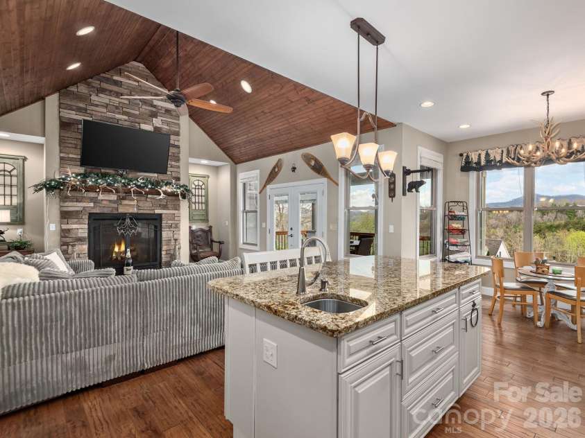 193 Youngs Cove Road, Candler, NC 28715.  MLS# CAR4363797, YatesRealty ID 10564. 
