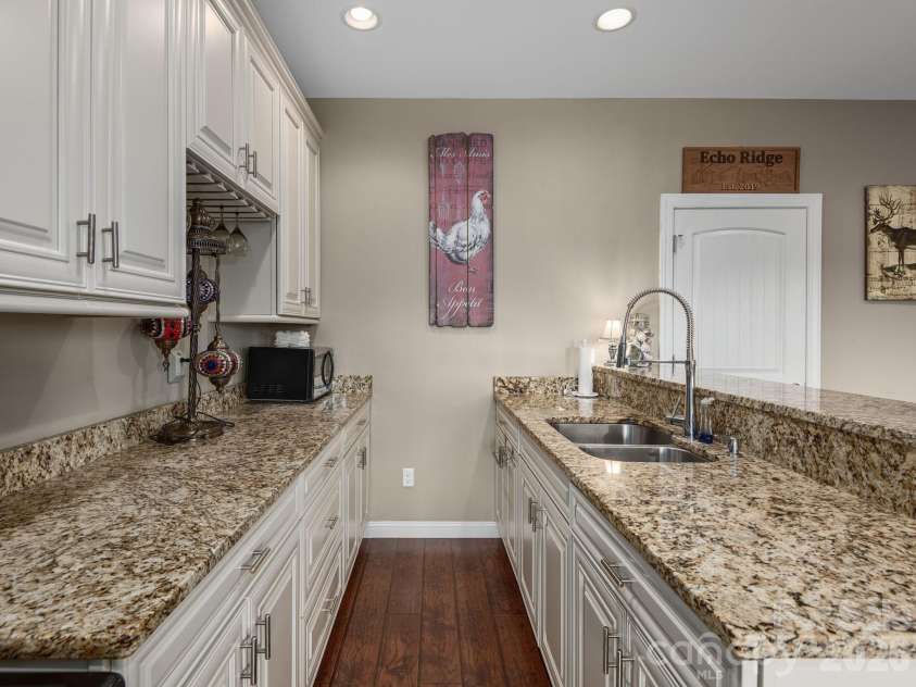 193 Youngs Cove Road, Candler, NC 28715.  MLS# CAR4363797, YatesRealty ID 10564. 