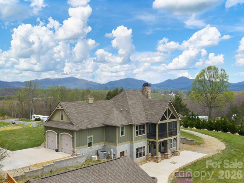 193 Youngs Cove Road, Candler, NC 28715.  MLS# CAR4363797, YatesRealty ID 10564. 