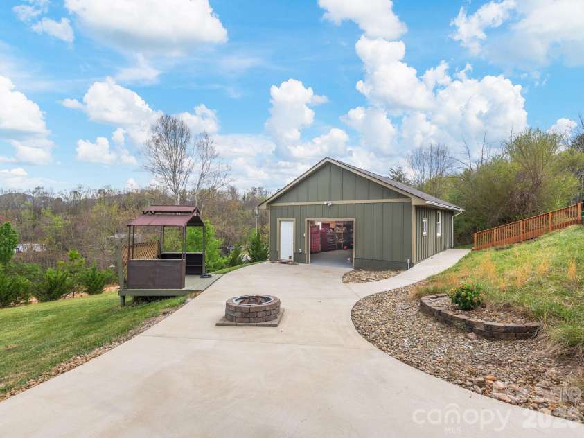 193 Youngs Cove Road, Candler, NC 28715.  MLS# CAR4363797, YatesRealty ID 10564. Extra garage