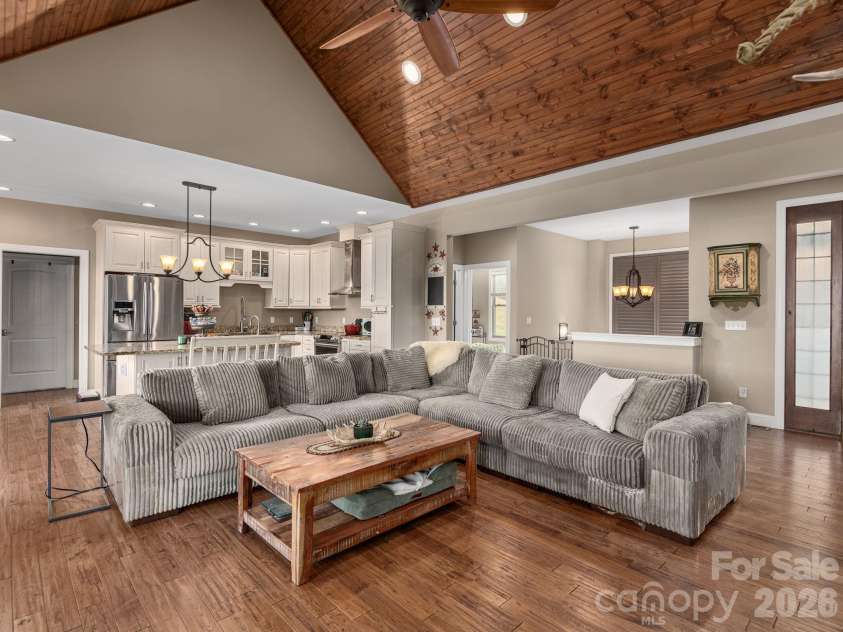 193 Youngs Cove Road, Candler, NC 28715.  MLS# CAR4363797, YatesRealty ID 10564. Vaulted ceilings