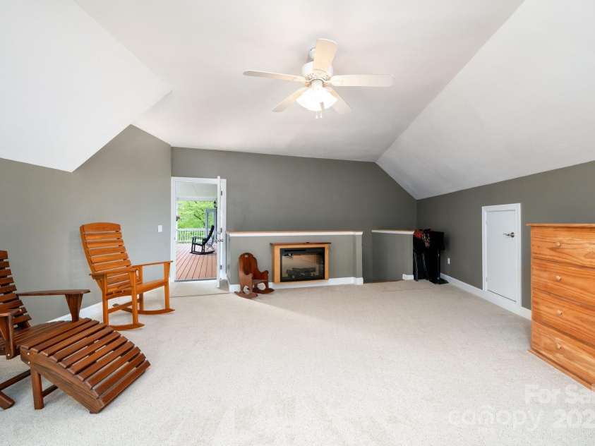 85 Laurel Cove Road, Candler, NC 28715.  MLS# CAR4251695, YatesRealty ID 10564. Many Options for How to Use this Fantastic Space