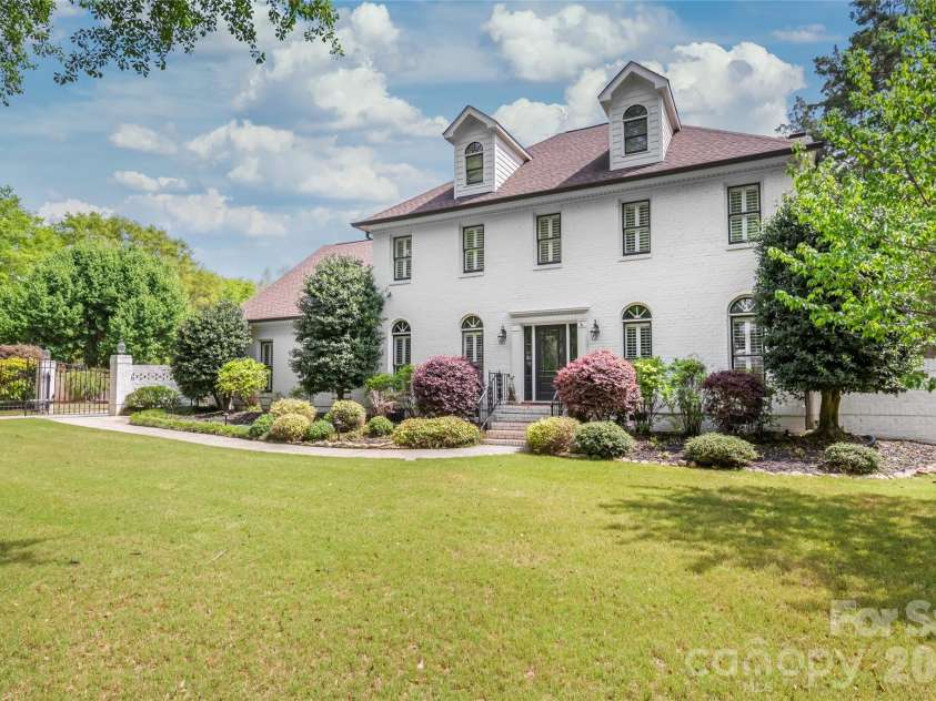 9631 Logan Court, Charlotte, NC 28210.  MLS# CAR4367124, YatesRealty ID 10565. 