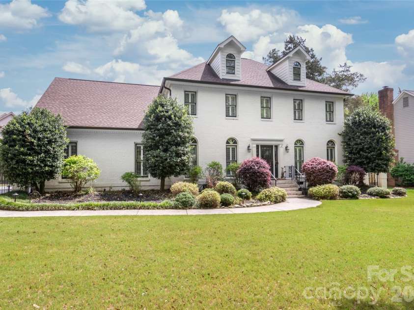 9631 Logan Court, Charlotte, NC 28210.  MLS# CAR4367124, YatesRealty ID 10565. 