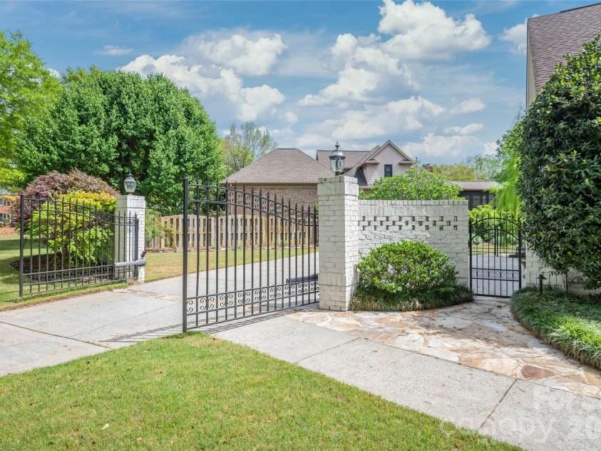 9631 Logan Court, Charlotte, NC 28210.  MLS# CAR4367124, YatesRealty ID 10565. 