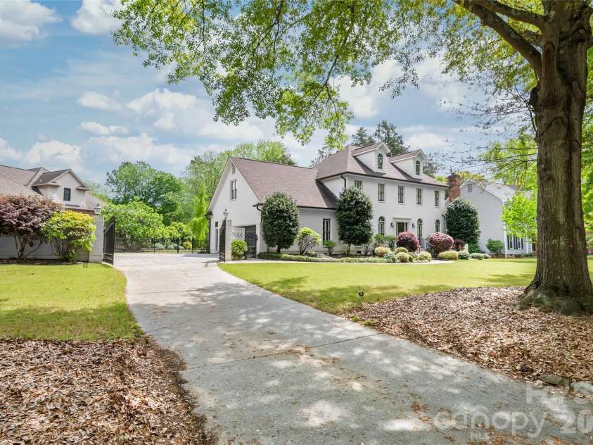 9631 Logan Court, Charlotte, NC 28210.  MLS# CAR4367124, YatesRealty ID 10565. 