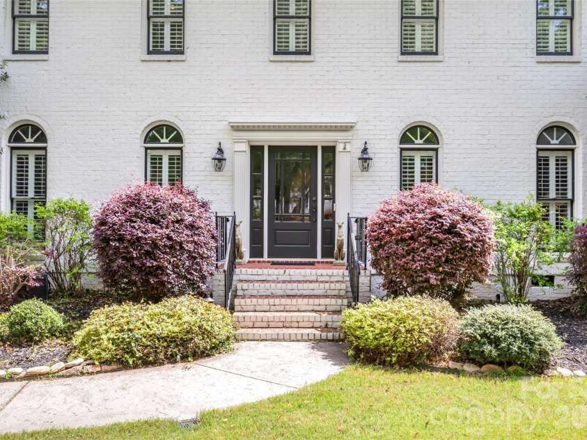 9631 Logan Court, Charlotte, NC 28210.  MLS# CAR4367124, YatesRealty ID 10565. 