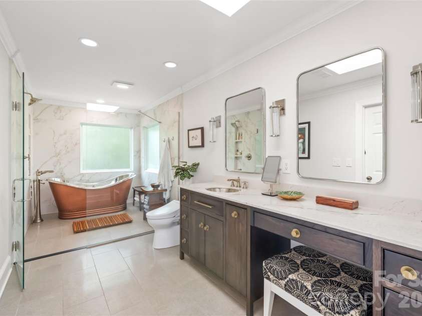 9631 Logan Court, Charlotte, NC 28210.  MLS# CAR4367124, YatesRealty ID 10565. 