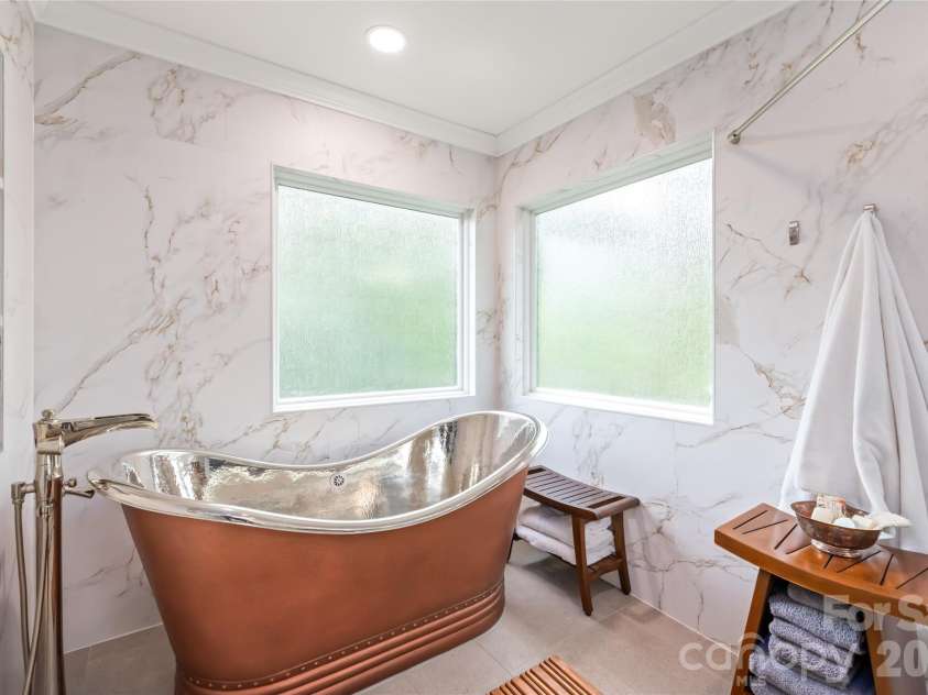 9631 Logan Court, Charlotte, NC 28210.  MLS# CAR4367124, YatesRealty ID 10565. 