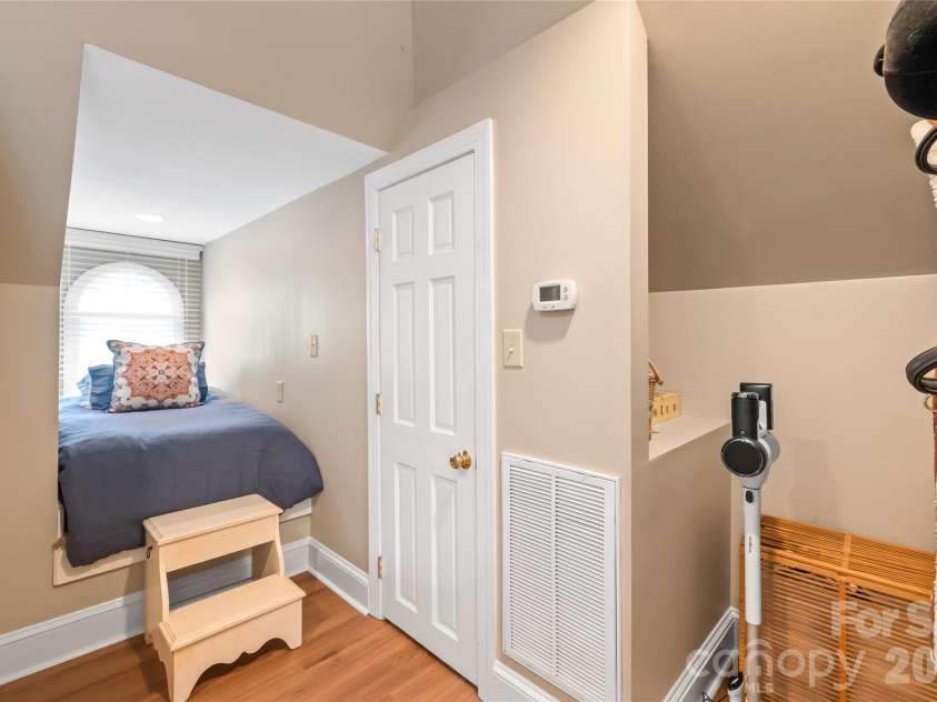 9631 Logan Court, Charlotte, NC 28210.  MLS# CAR4367124, YatesRealty ID 10565. 