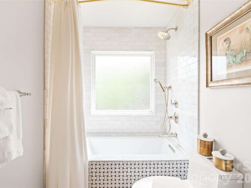 9631 Logan Court, Charlotte, NC 28210.  MLS# CAR4367124, YatesRealty ID 10565. 