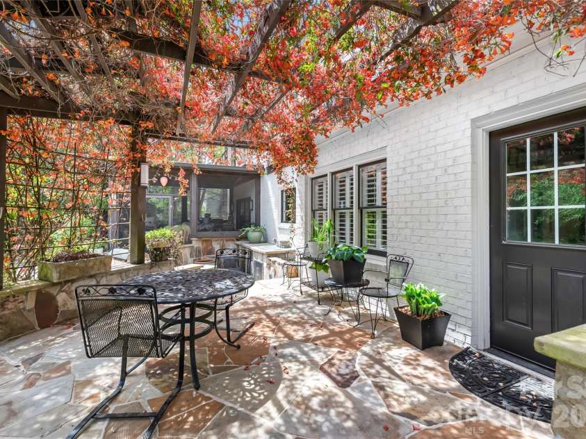 9631 Logan Court, Charlotte, NC 28210.  MLS# CAR4367124, YatesRealty ID 10565. 