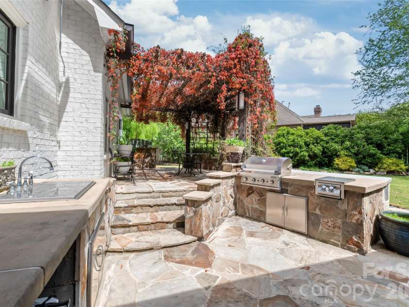 9631 Logan Court, Charlotte, NC 28210.  MLS# CAR4367124, YatesRealty ID 10565. 