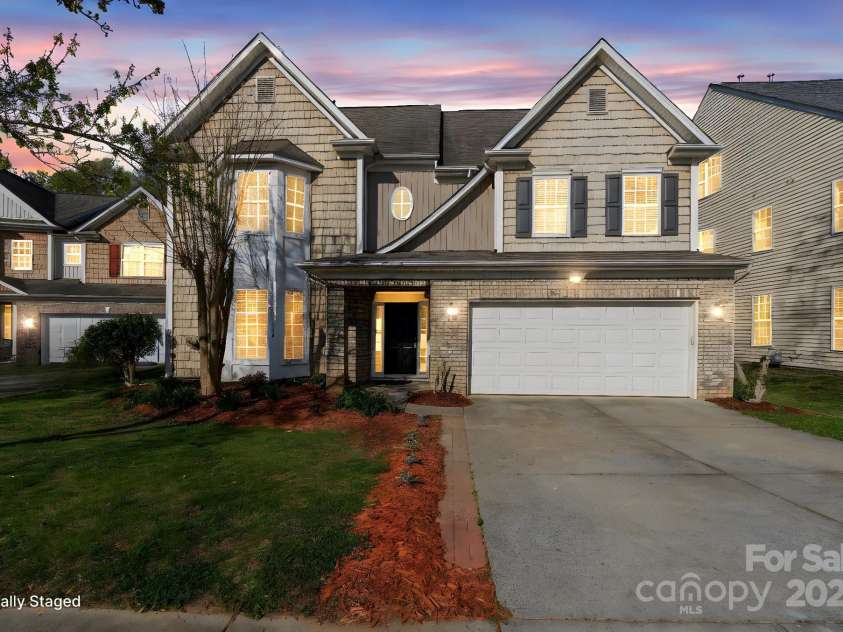 15814 Herring Gull Way, Charlotte, NC 28278.  MLS# CAR4243108, YatesRealty ID 10566. 