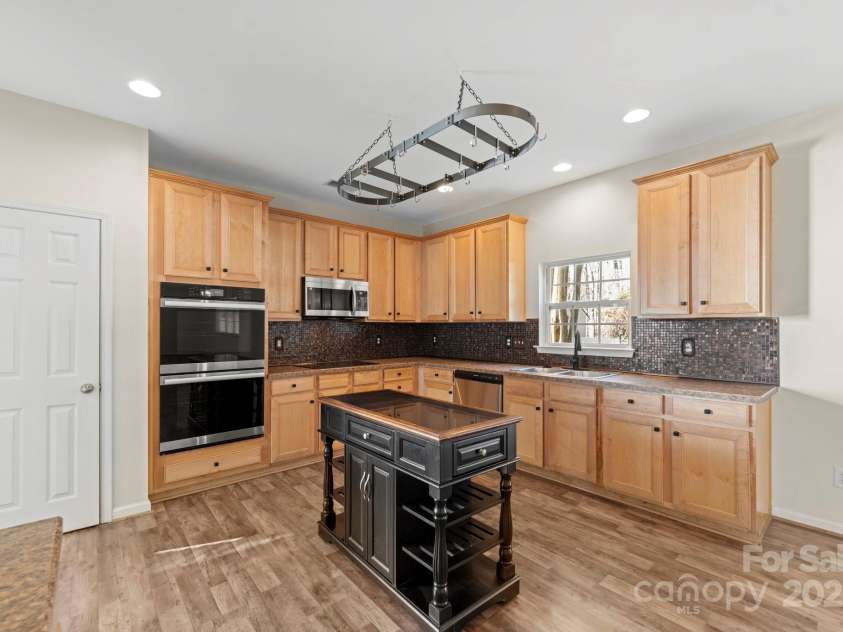 15814 Herring Gull Way, Charlotte, NC 28278.  MLS# CAR4243108, YatesRealty ID 10566. 