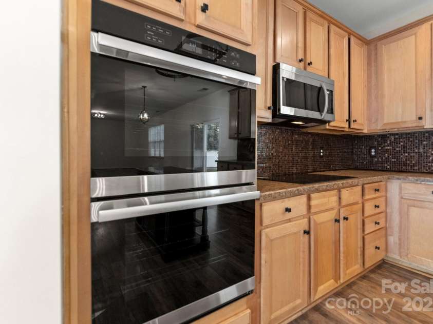 15814 Herring Gull Way, Charlotte, NC 28278.  MLS# CAR4243108, YatesRealty ID 10566. 