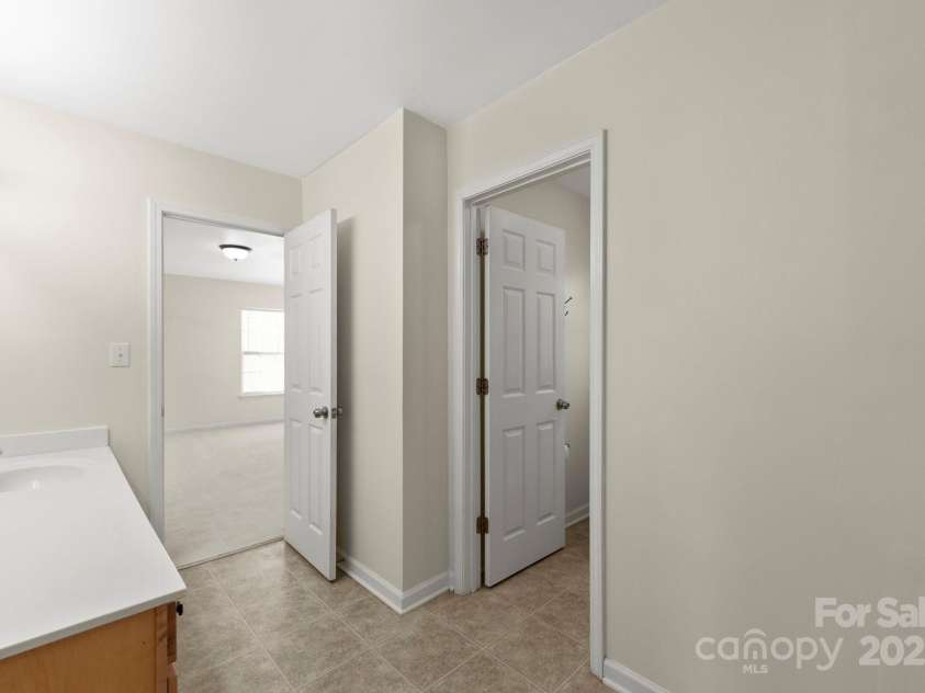 15814 Herring Gull Way, Charlotte, NC 28278.  MLS# CAR4243108, YatesRealty ID 10566. 