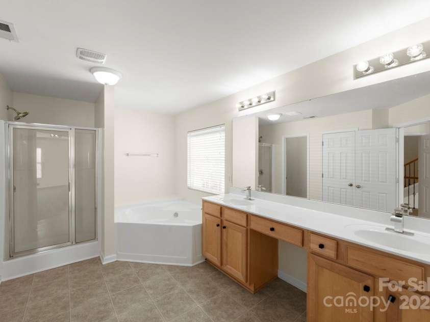 15814 Herring Gull Way, Charlotte, NC 28278.  MLS# CAR4243108, YatesRealty ID 10566. 