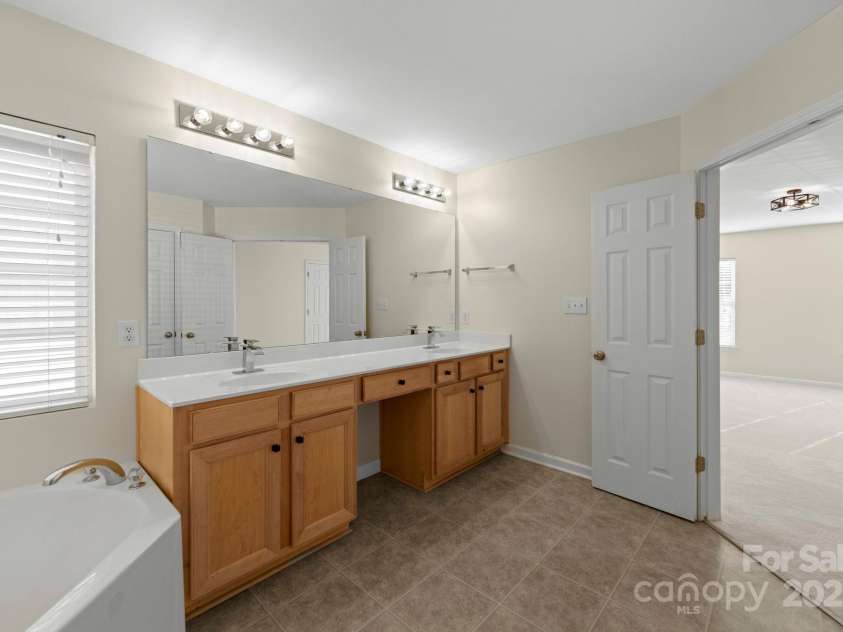 15814 Herring Gull Way, Charlotte, NC 28278.  MLS# CAR4243108, YatesRealty ID 10566. 