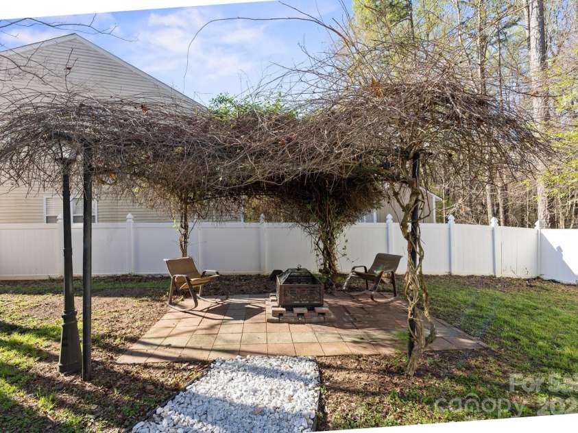 15814 Herring Gull Way, Charlotte, NC 28278.  MLS# CAR4243108, YatesRealty ID 10566. 