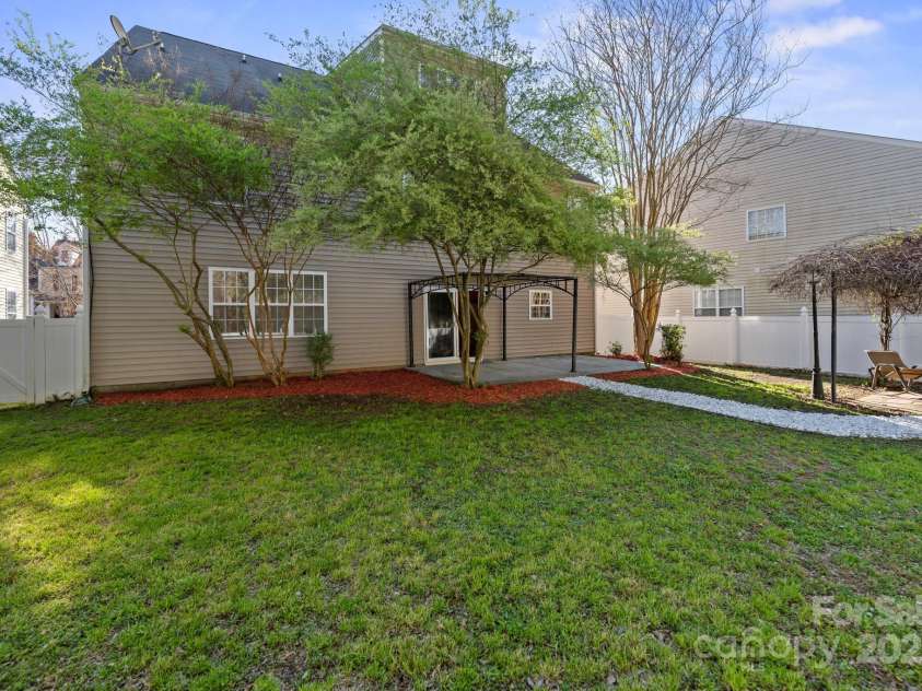 15814 Herring Gull Way, Charlotte, NC 28278.  MLS# CAR4243108, YatesRealty ID 10566. 