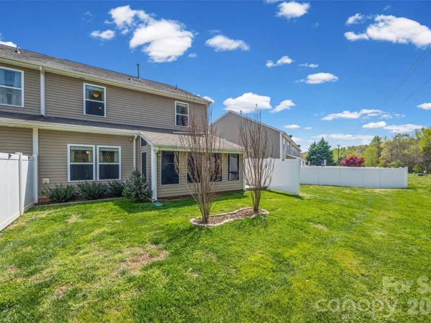 334 Battery Circle, Clover, SC 29710.  MLS# CAR4367337, YatesRealty ID 10567. 