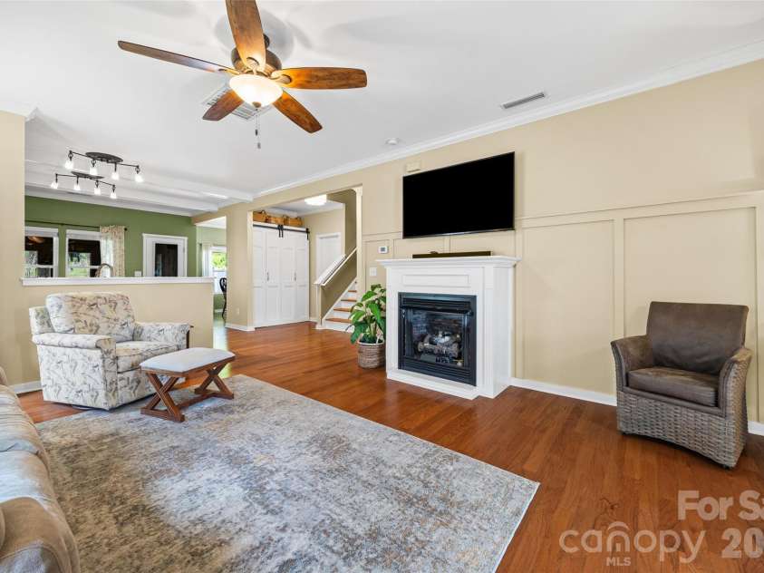334 Battery Circle, Clover, SC 29710.  MLS# CAR4367337, YatesRealty ID 10567. Great room with gas fireplace