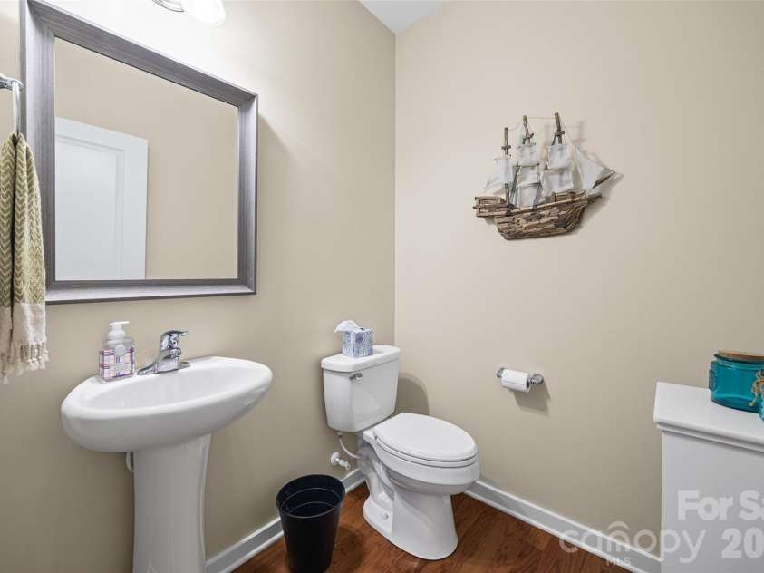 334 Battery Circle, Clover, SC 29710.  MLS# CAR4367337, YatesRealty ID 10567. Half bath