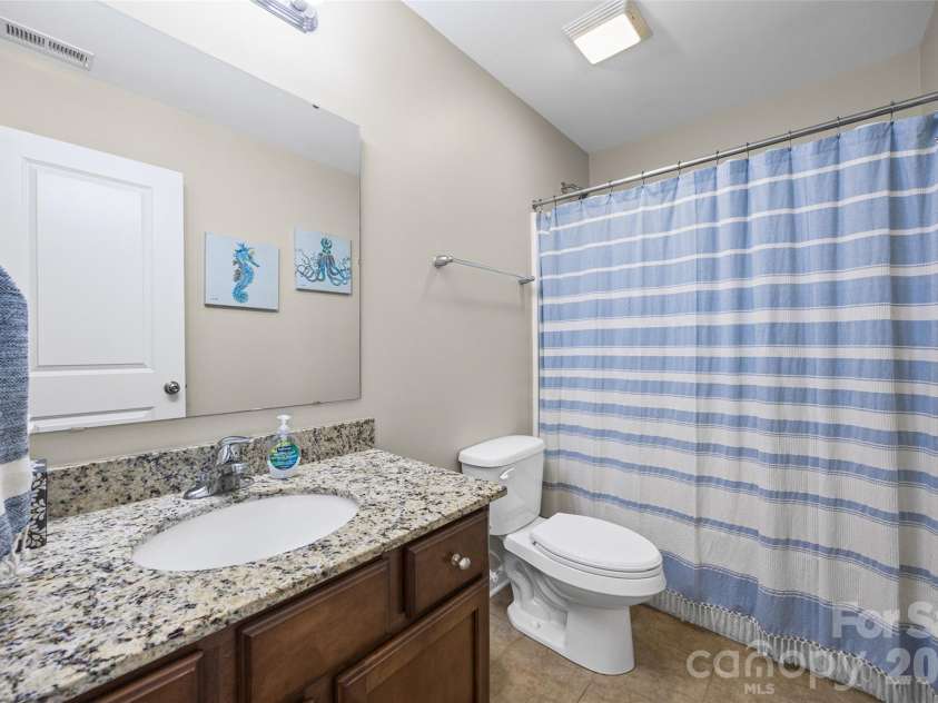 334 Battery Circle, Clover, SC 29710.  MLS# CAR4367337, YatesRealty ID 10567. Hall Bath upstairs