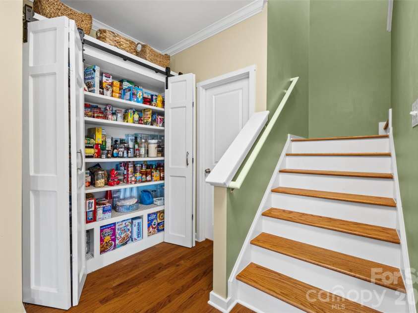 334 Battery Circle, Clover, SC 29710.  MLS# CAR4367337, YatesRealty ID 10567. Newly finished hardwood steps and custom pantry