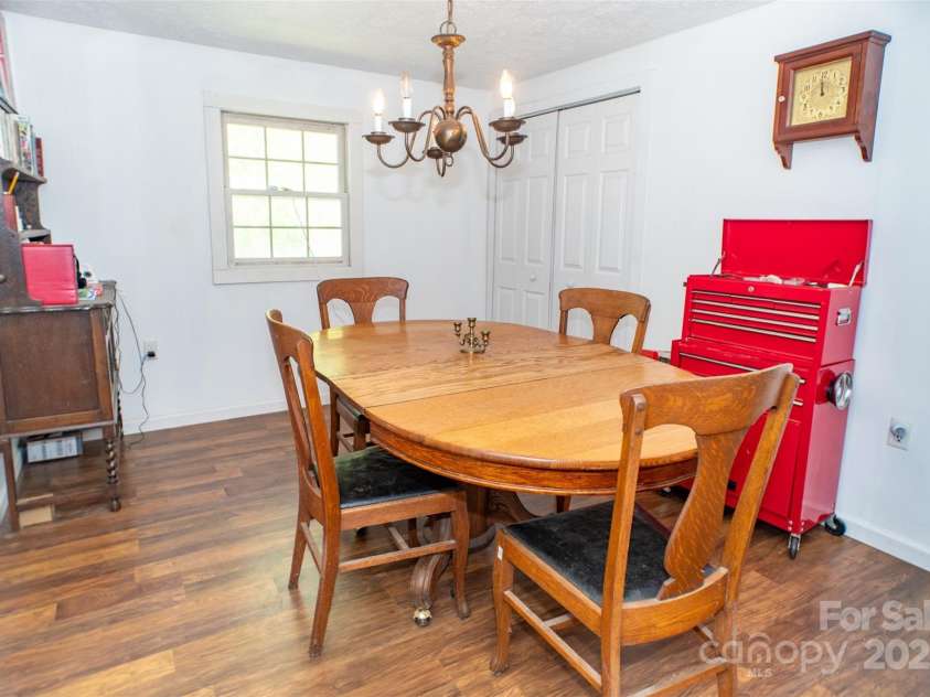 813 Severt Circle, Lenoir, NC 28645.  MLS# CAR4249548, YatesRealty ID 10568. 