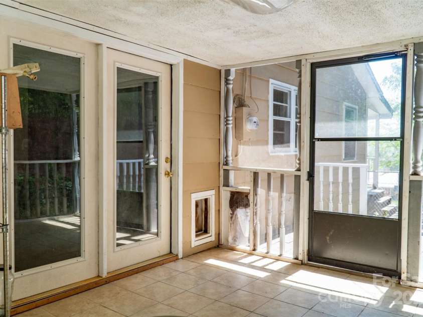 813 Severt Circle, Lenoir, NC 28645.  MLS# CAR4249548, YatesRealty ID 10568. 