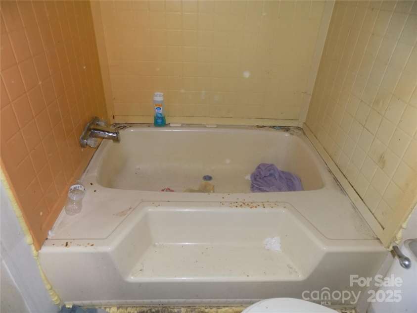 107 Rudisill Avenue, Cherryville, NC 28021.  MLS# CAR4247709, YatesRealty ID 10569. FULL BATH