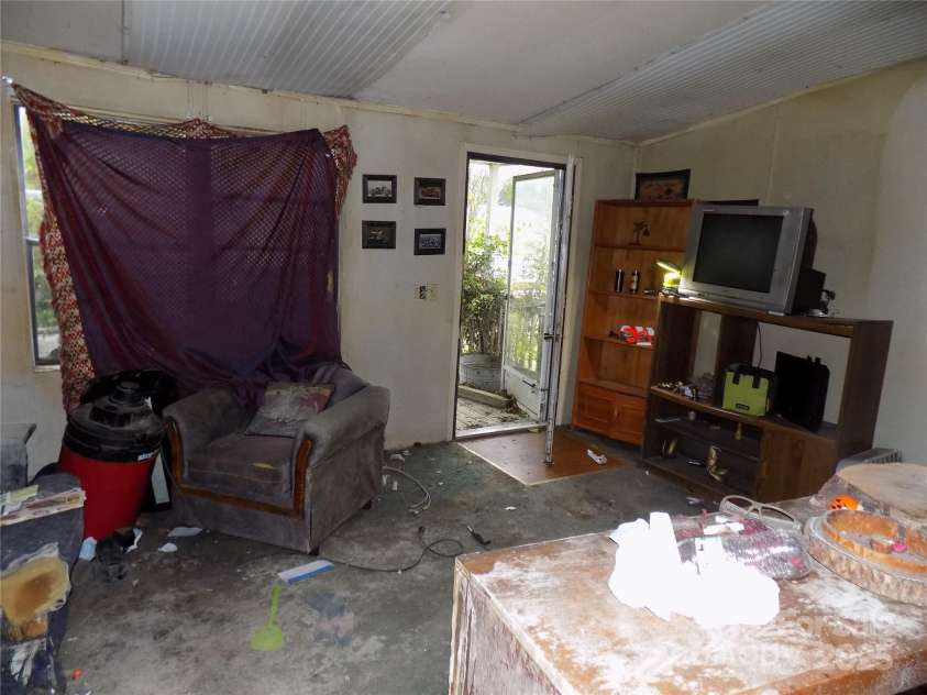 107 Rudisill Avenue, Cherryville, NC 28021.  MLS# CAR4247709, YatesRealty ID 10569. LIVING ROOM