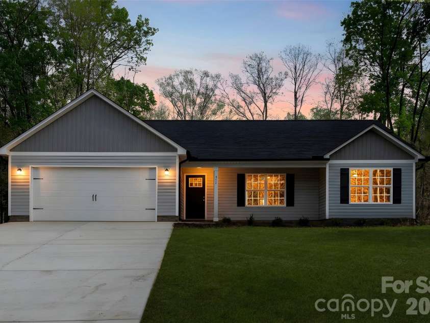 872 Roxboro Drive, Mount Gilead, NC 27306.  MLS# CAR4365585, YatesRealty ID 10570. 