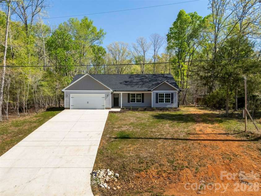 872 Roxboro Drive, Mount Gilead, NC 27306.  MLS# CAR4365585, YatesRealty ID 10570. 