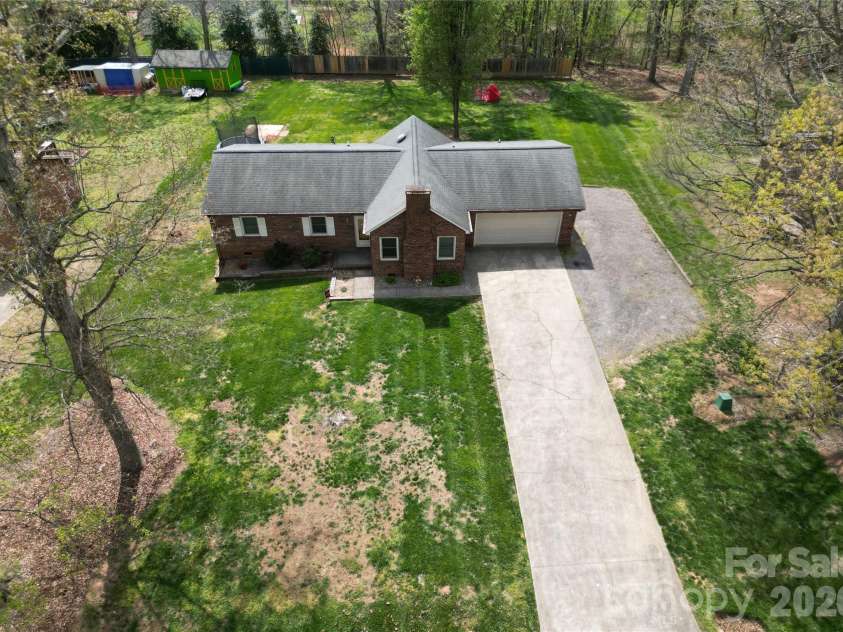 172 Oak Haven Drive, Statesville, NC 28625.  MLS# CAR4364663, YatesRealty ID 10571. 
